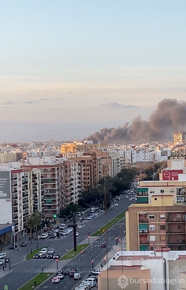 İspanya'da 14 katlı bina alevlere teslim