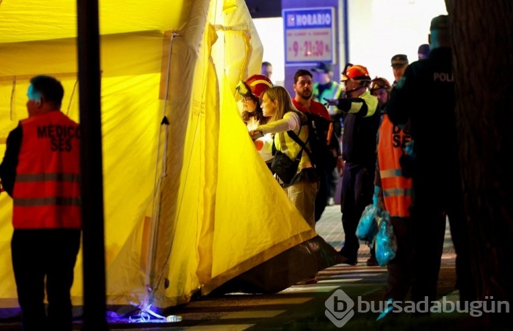 İspanya'da 14 katlı bina alevlere teslim