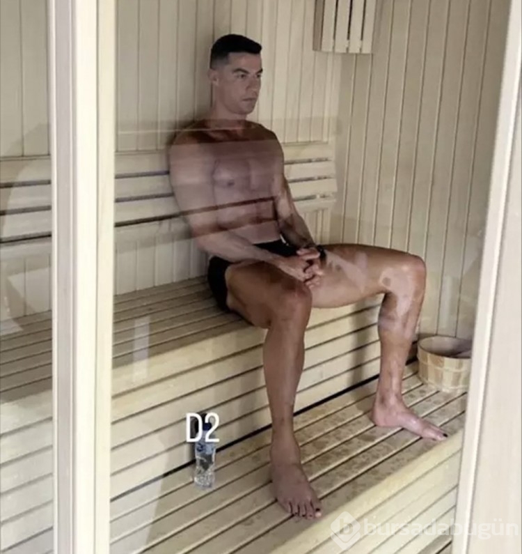 Cristiano Ronaldo oğluyla paylaşım yaptı, herkes tırnaklarına takıldı