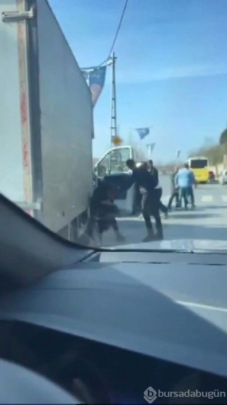 İstanbul'da trafikte tekmeli yumruklu kavga
