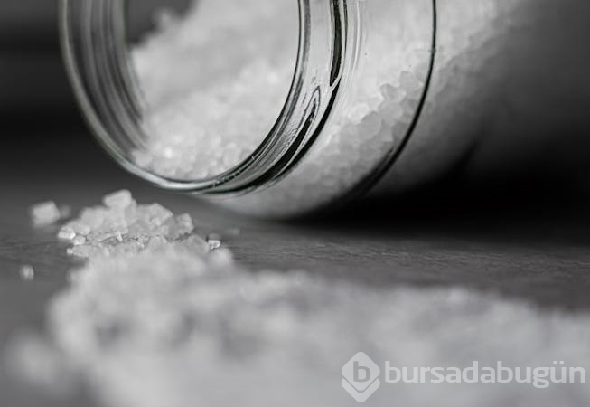 Yemeklere tuz eklemek, böbrek hastalığına neden oluyor
