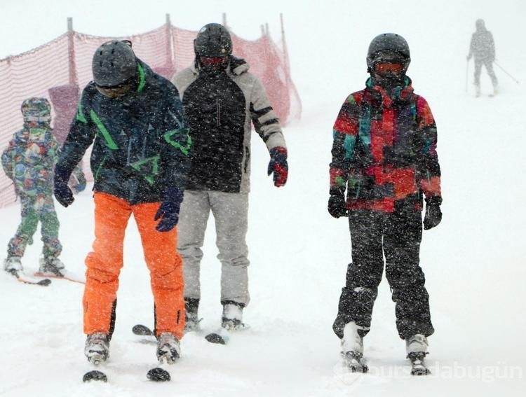 Erzurum'da kar yağışı; 130 kırsal mahalle yolu kapandı
