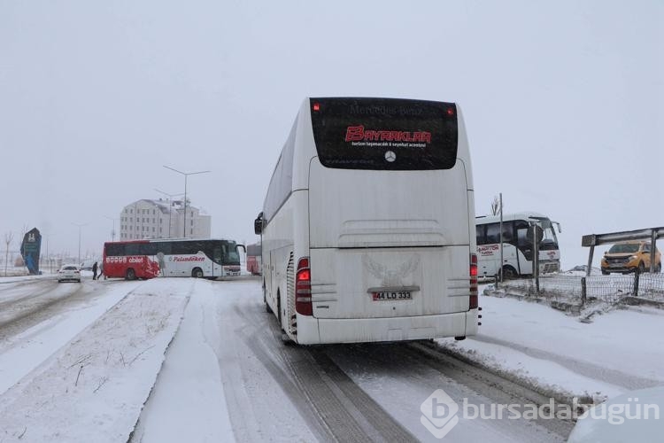 Erzurum'da kar yağışı; 130 kırsal mahalle yolu kapandı
