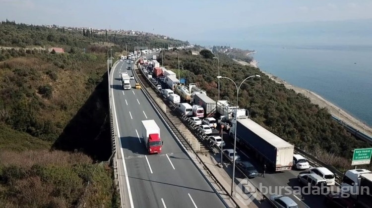 TEM'de zincirleme kaza: Ankara yönü trafiğe kapandı
