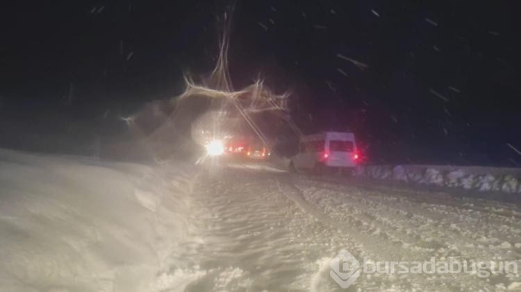 Hakkari'de kar ve tipi günlük yaşamı olumsuz etkiledi
