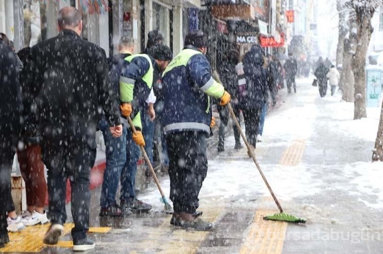 Van'da kardan kapanan 179 yerleşim yerinin yolu ulaşıma açıldı
