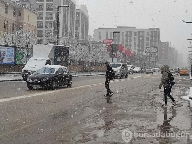 Van'da kardan kapanan 179 yerleşim yerinin yolu ulaşıma açıldı

