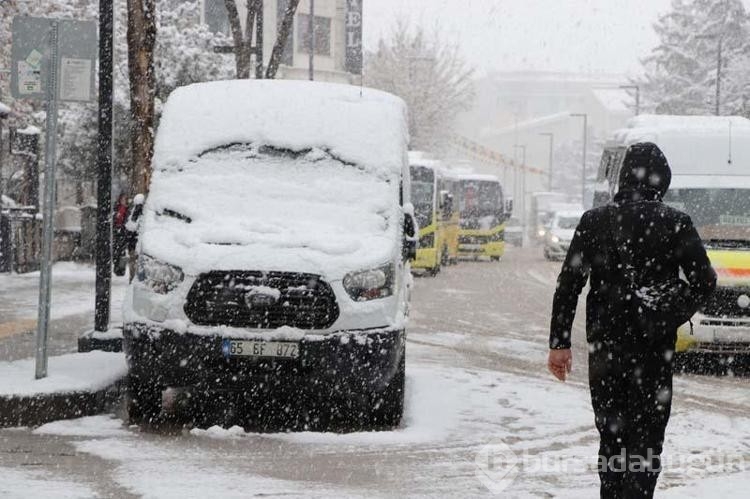 Van'da kardan kapanan 179 yerleşim yerinin yolu ulaşıma açıldı
