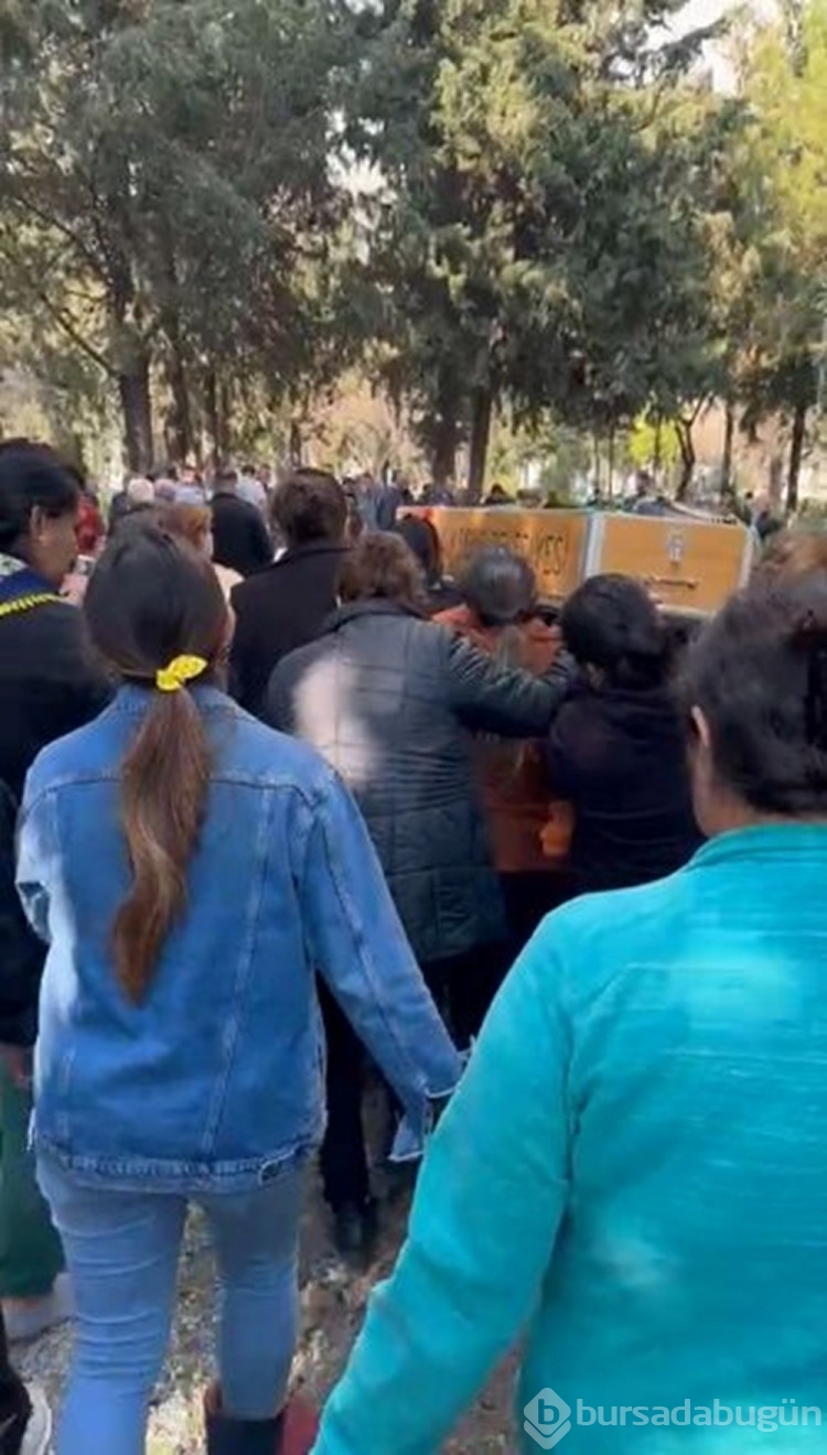 Mervegül'ün tabutunu kadınlar taşıdı
