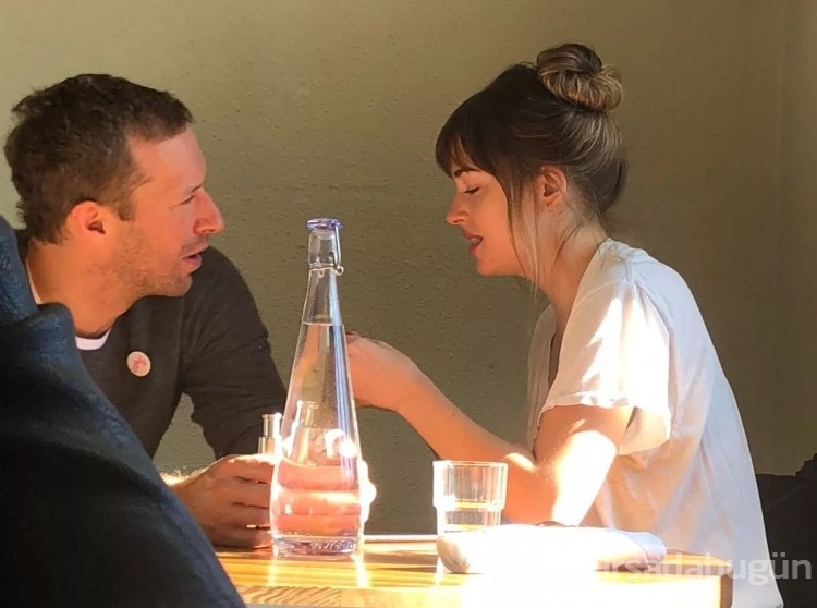 Dakota Johnson ile Chris Martin 6 yılın ardından nişanlandı