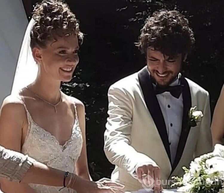 İkinci kez anne olmak için gün sayan Ece Çeşmioğlu'ndan mutlu aile pozu
