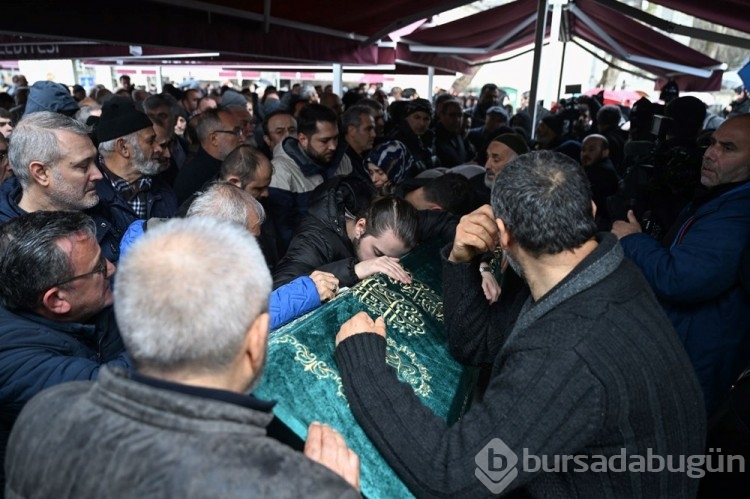 Bakırköy'de TIR'ın altında kalarak hayatını kaybeden 4 kişi son yolculuğuna uğurlandı
