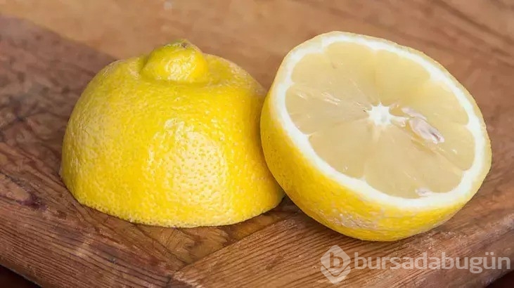 Saçlarınız için 3 kaşık limon suyuna bu yağı ekleyin!