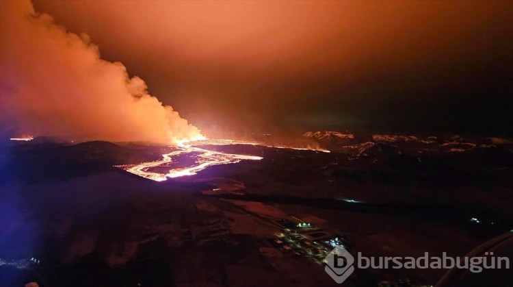 İzlanda'nın Reykjanes Yarımadası'nda son 3 ayda 4. kez yanardağ patlaması 