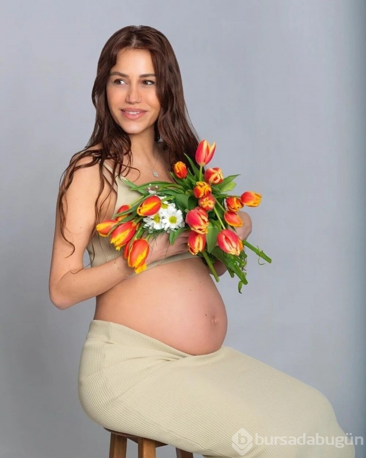 Ahmet Kural'ın eşi Çağla Gizem Şahin'in hamilelik pozları