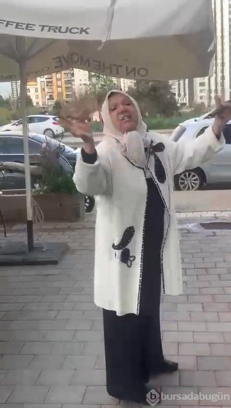 Adana'da akılalmaz olay: 'Ramazanda edepsizlik yapmayın' diyen bir grup kadın, spor salonunun önüne çöp döktü