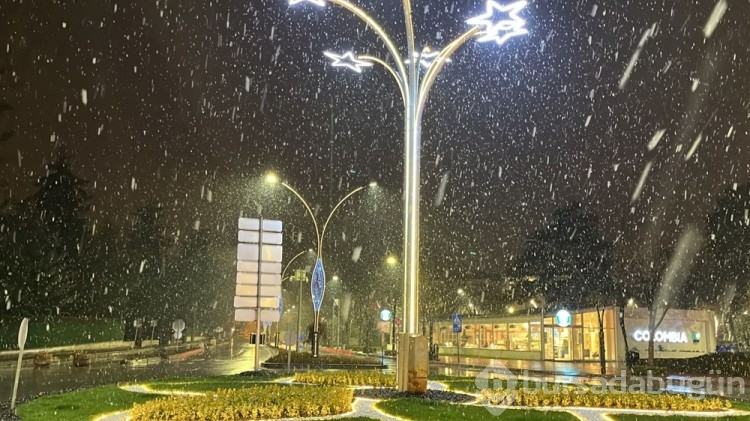 Mart ayında Bolu'da lapa lapa kar yağdı
