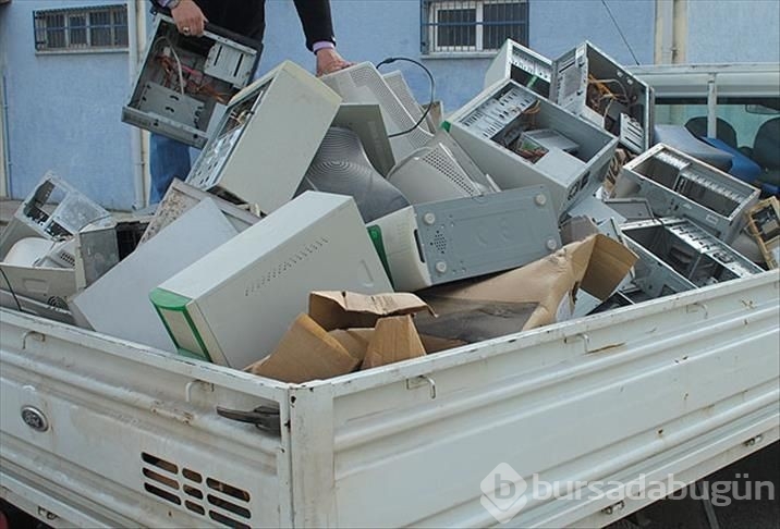Dünya, büyük bir e-atık çöplüğüne dönüşüyor: Yüzde 82 artışla 62 milyon tona ulaştı
