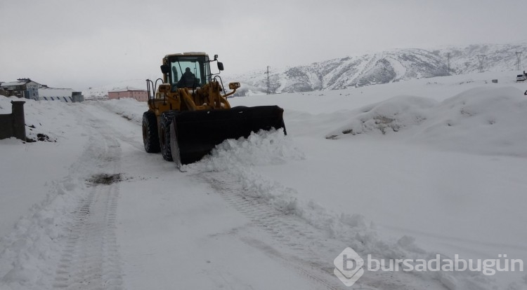 Kar şiddetlendi! 500'den fazla yerleşim yerine ulaşım sağlanamıyor
