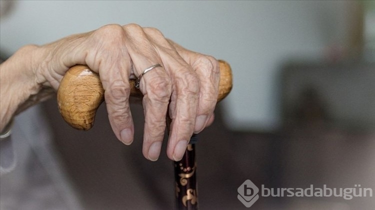 100 yaşlıdan 78'i kronik hasta