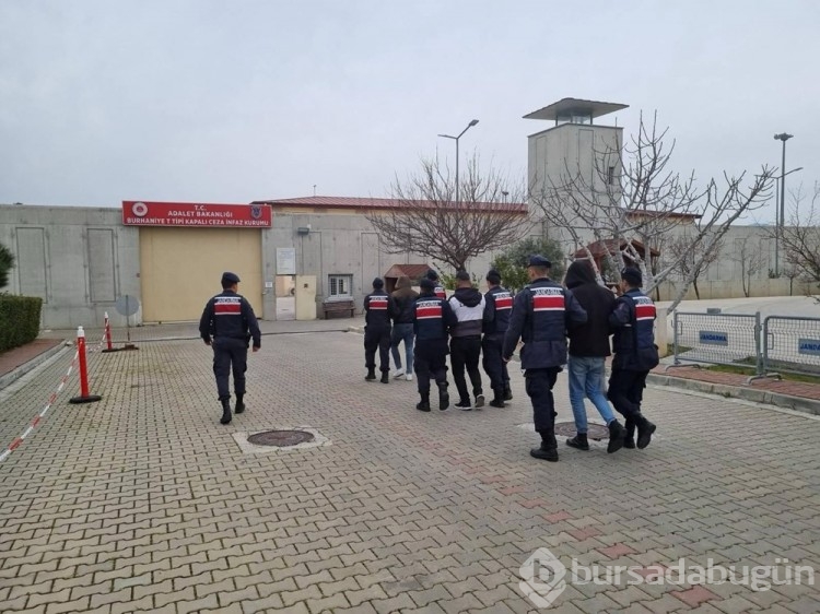 Jandarma EFT dolandırıcılarını yakaladı