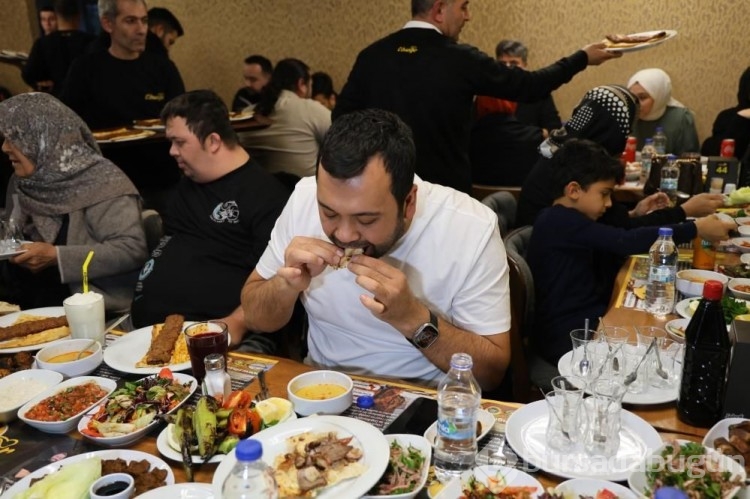 Büryana yoğun talep: Hem gözü hem de mideyi doyuruyor
