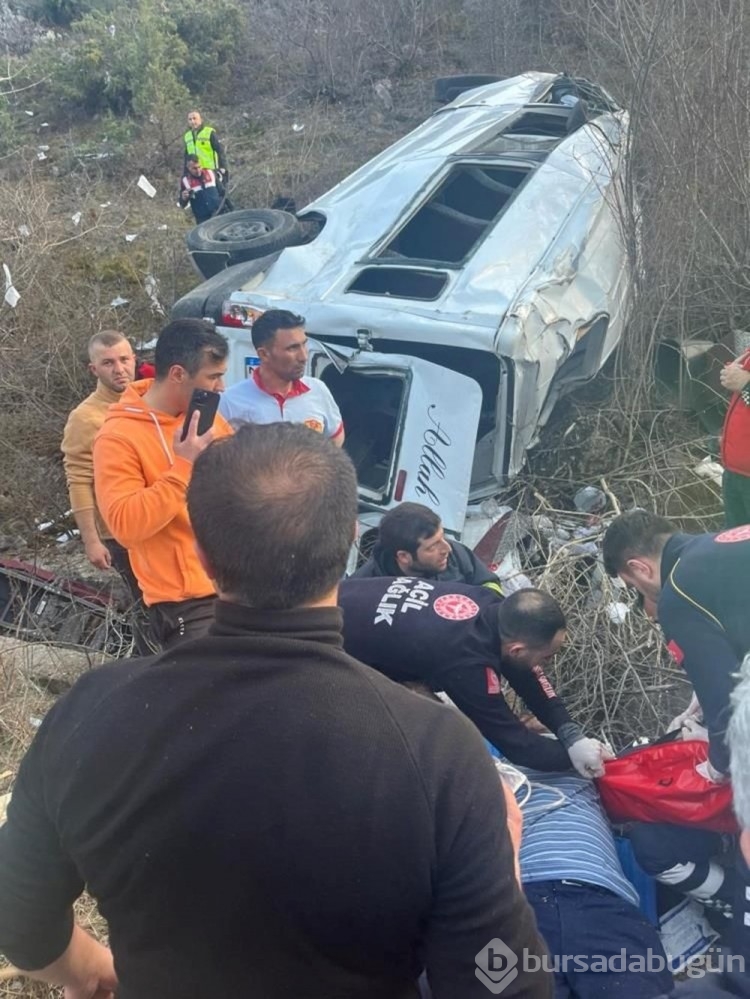 Gümüşhane'de yolcu minibüsü 70 metrelik uçurumdan yuvarlandı