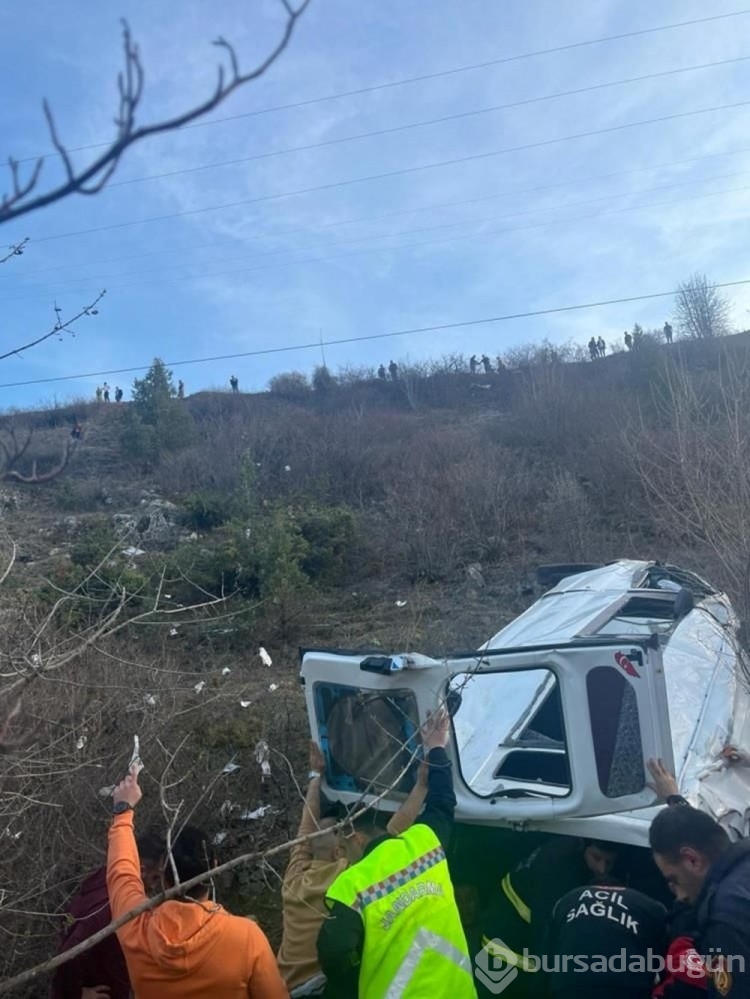 Gümüşhane'de yolcu minibüsü 70 metrelik uçurumdan yuvarlandı