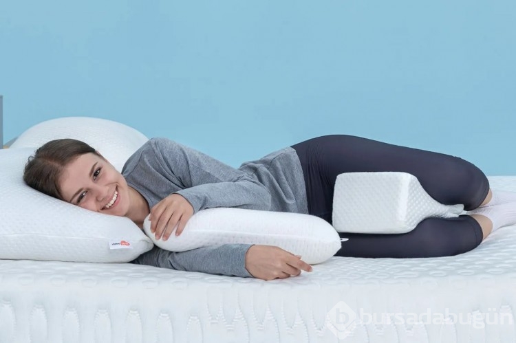 Dizlerin arasında yastık, duruşu ve uyku kalitesini düzenliyor