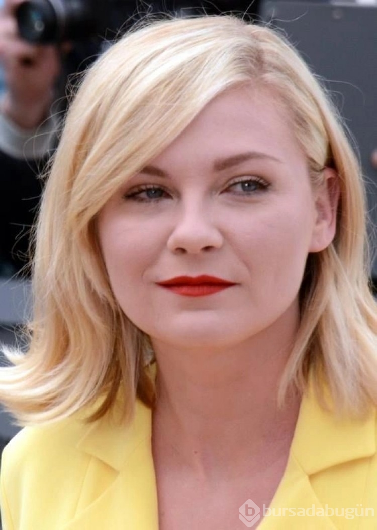 Amerikalı oyuncu Kirsten Dunst, Türk imzalı tasarımla galaya katıldı
