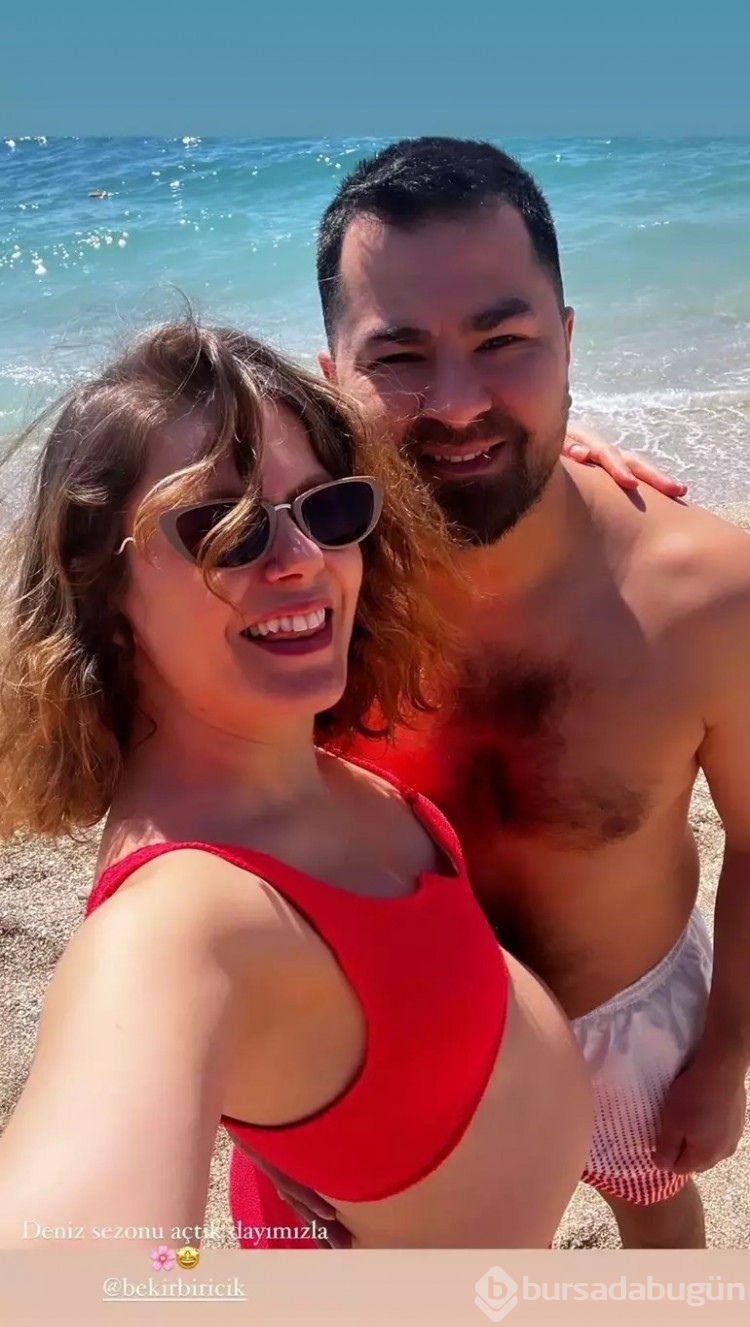 Burcu Biricik'in karnı burnunda bikini pozları! Tatili Yunanistan'da yaptı