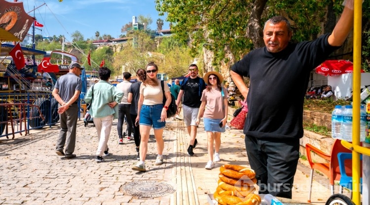 Antalya kent merkezinde yabancı turist yoğunluğu
