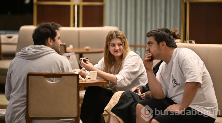 Millet Kütüphanesi, sahurda da yoğun ilgi görüyor

