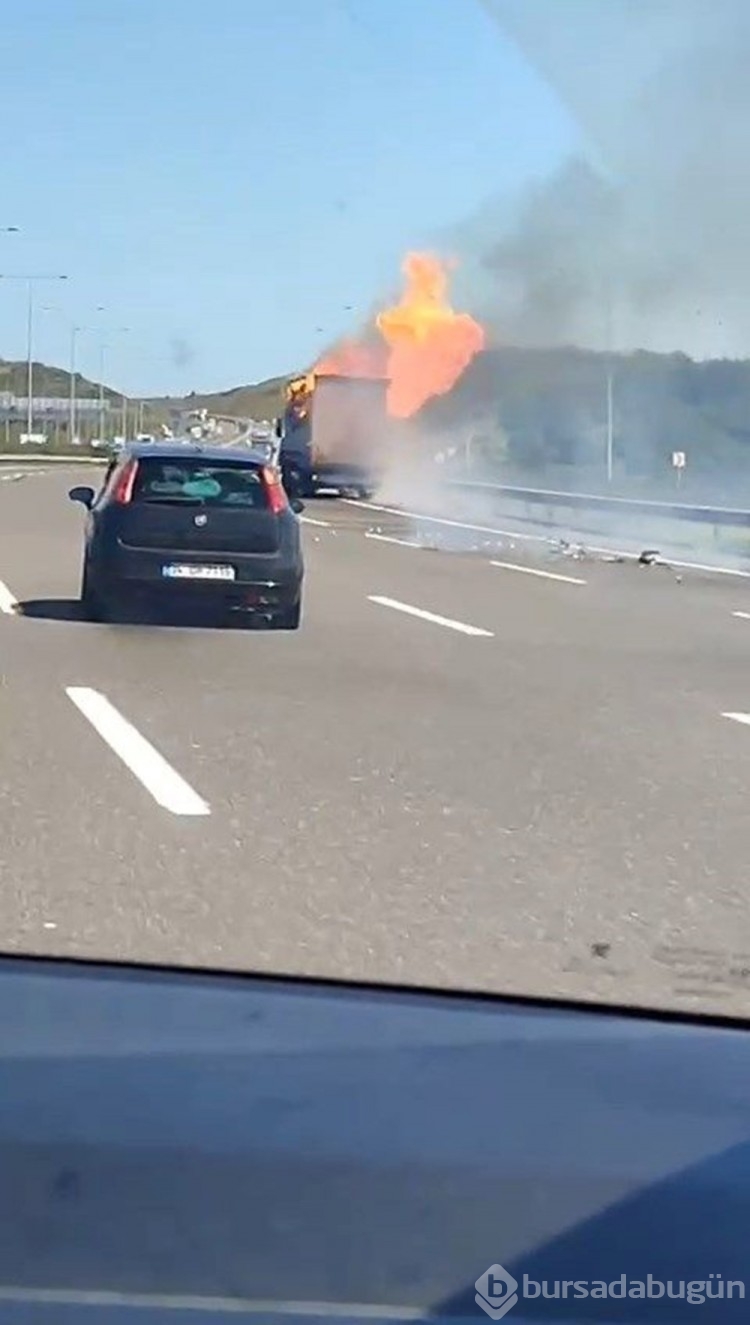 Kuzey Marmara Otoyolu'nda tır alev alev yandı