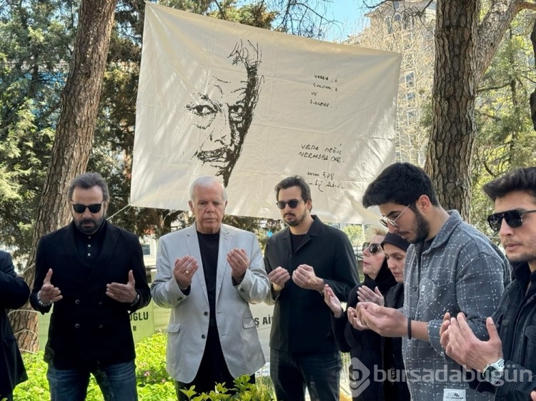 Sadri Alışık kabri başında anıldı
