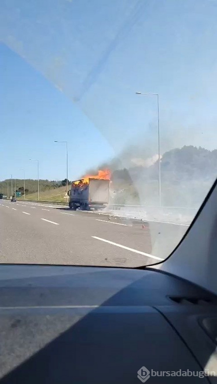 Kuzey Marmara Otoyolu'nda TIR yangını
