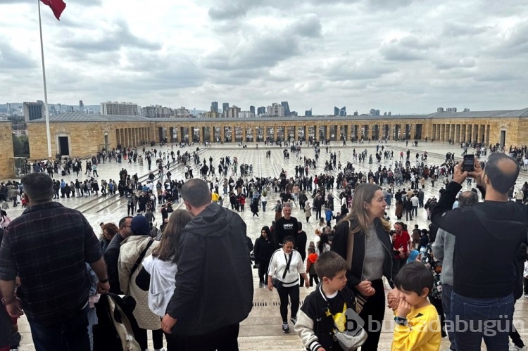 Bayram tatilinde Anıtkabir'e ziyaretçi akını
