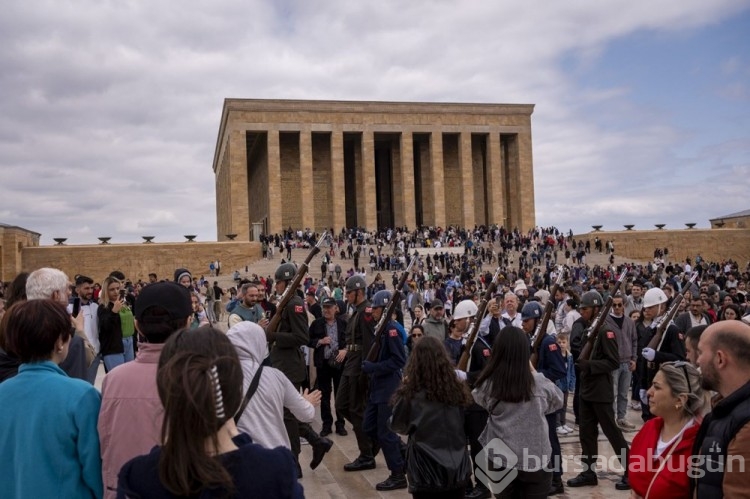 Bayram tatilinde Anıtkabir'e ziyaretçi akını
