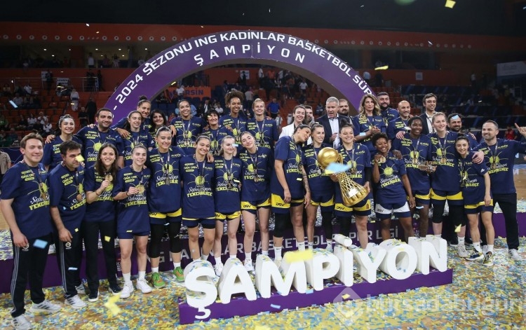 Kadınlar Basketbol Süper Ligi şampiyonu Fenerbahçe, kupasını aldı
