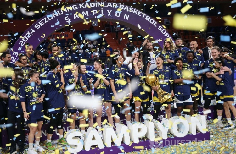 Kadınlar Basketbol Süper Ligi şampiyonu Fenerbahçe, kupasını aldı
