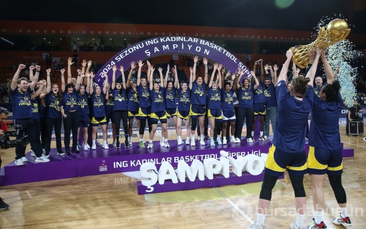 Kadınlar Basketbol Süper Ligi şampiyonu Fenerbahçe, kupasını aldı
