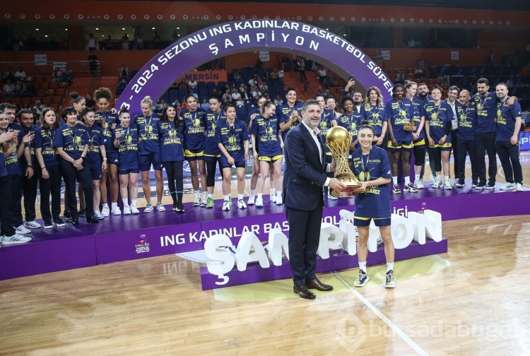 Kadınlar Basketbol Süper Ligi şampiyonu Fenerbahçe, kupasını aldı
