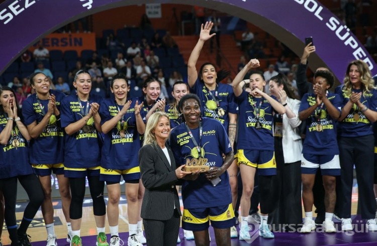 Kadınlar Basketbol Süper Ligi şampiyonu Fenerbahçe, kupasını aldı
