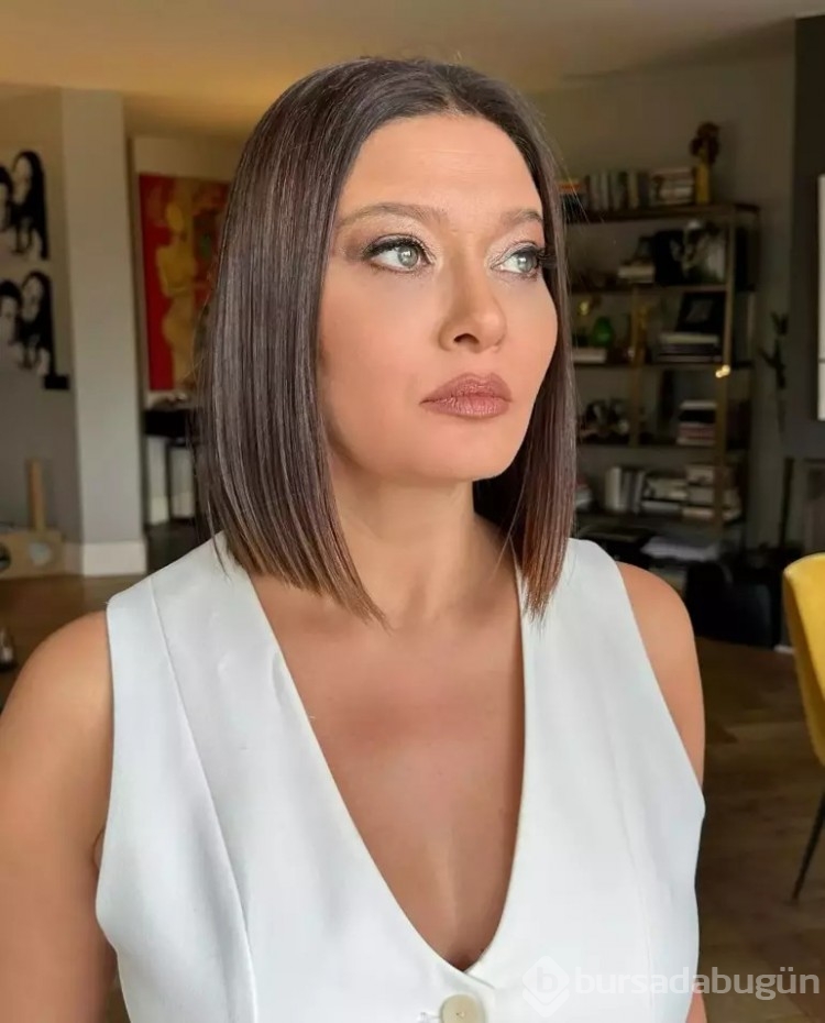 Nurgül Yeşilçay mayolu pozlarına bir yenisini daha ekledi! 