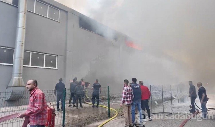 Bursa'da sandalye fabrikasında yangın
