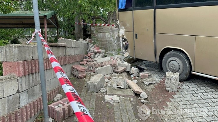 Okul gezisindeki öğrencileri taşıyan servis kaza yaptı: 10 yaralı
