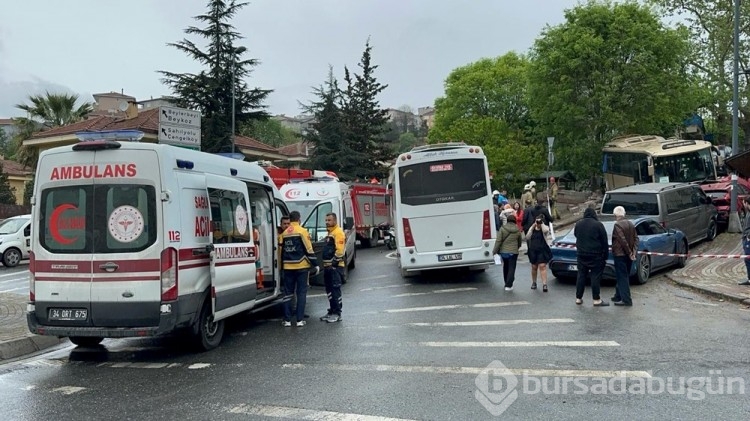 Okul gezisindeki öğrencileri taşıyan servis kaza yaptı: 10 yaralı
