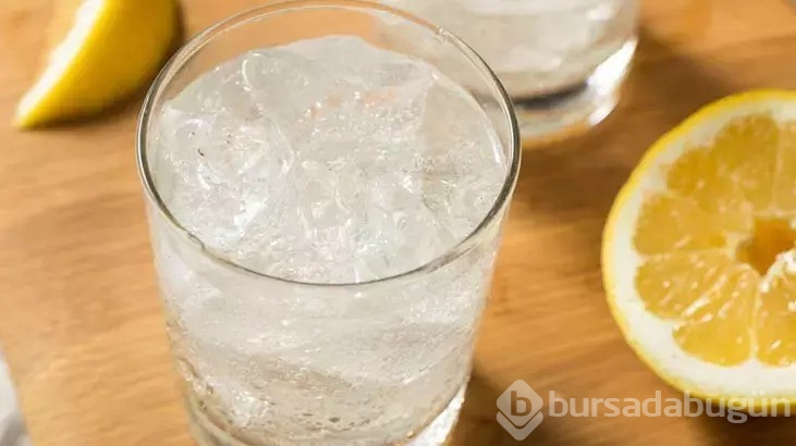 Doğru tüketilmezse limonlu suyun faydasını sıfırlıyormuş!