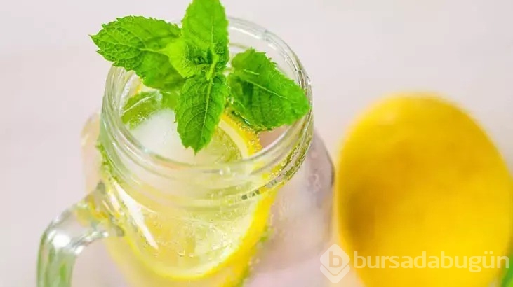 Doğru tüketilmezse limonlu suyun faydasını sıfırlıyormuş!