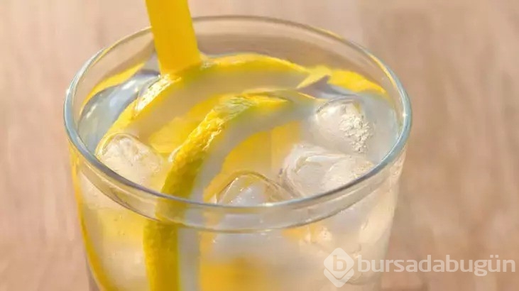 Doğru tüketilmezse limonlu suyun faydasını sıfırlıyormuş!